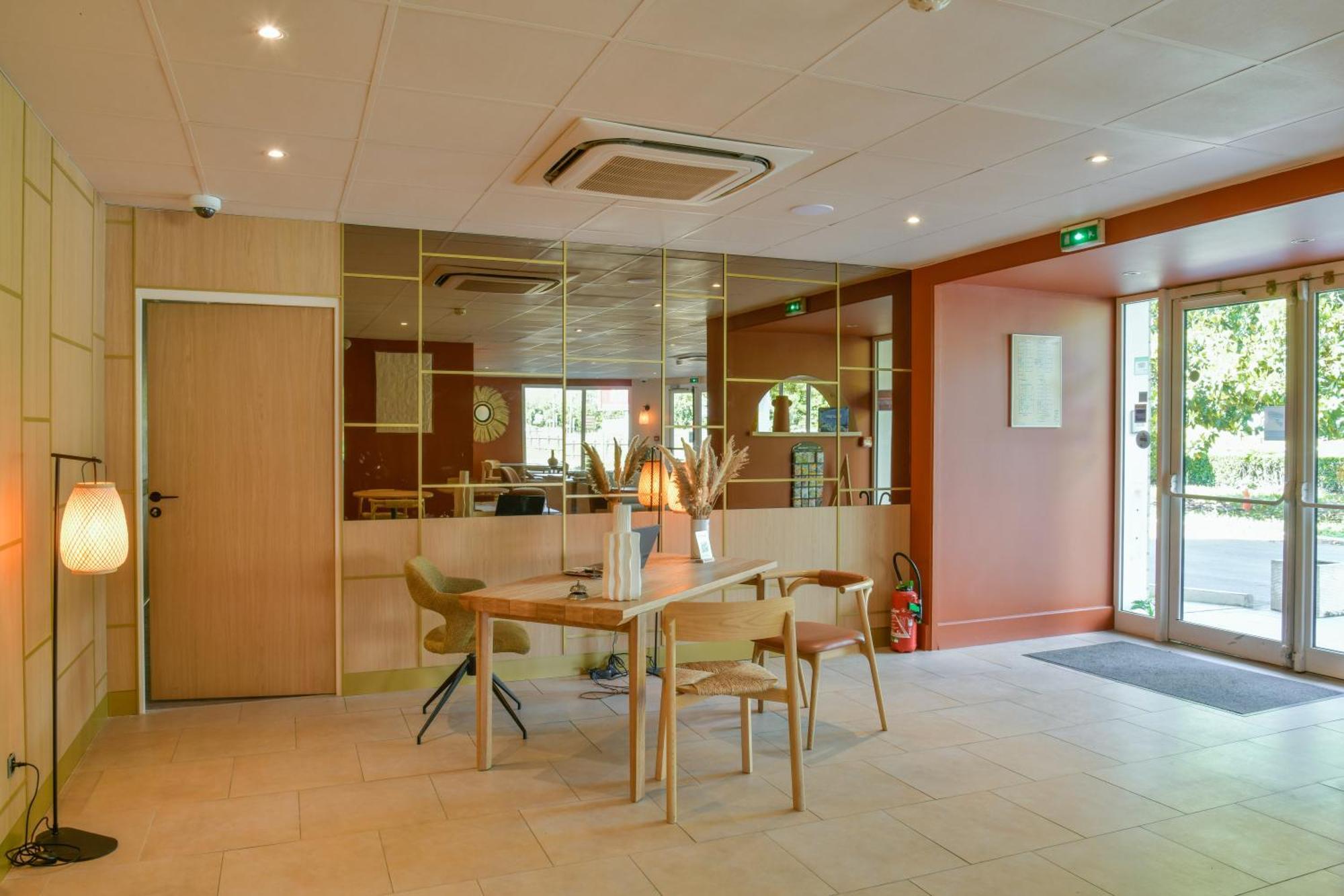 Bhoma Bourges - Hotel & Restaurant Exterior photo